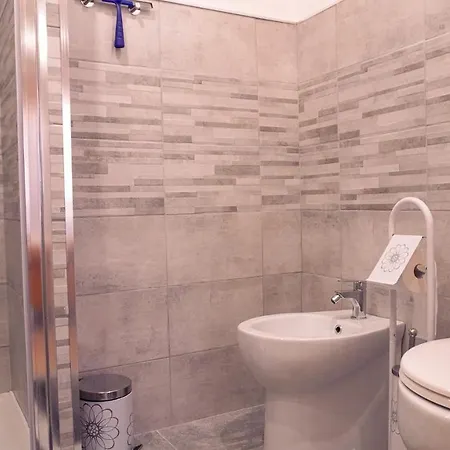 Pm 12 Via Achille Grandi Ferienhaus